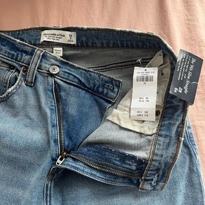 Abercrombie Curve Love Ultra High Rise 90s Slim Straight Jean